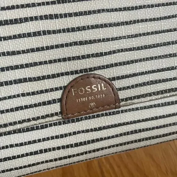 Fossil Sydney Flip Clutch Black Stripe Wallet Minimalist Preppy Leather - Picture 2 of 7